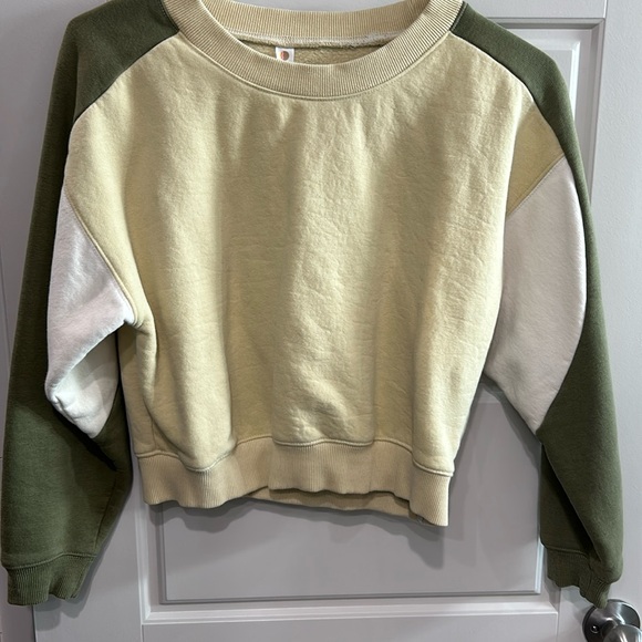 Women’s Cropped Crew Neck Sweater - Picture 1 of 2